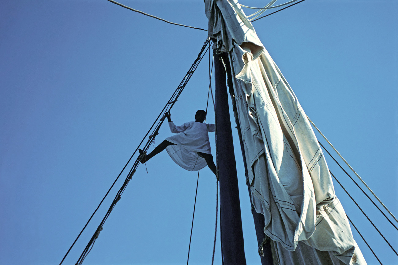 egyp04_23 nil le mousse sur le mat.jpg - Sur le Nil Du vent dans les voiles ! Provia 100 F